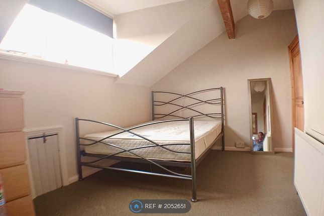 Room to rent in Cross Flatts Mount, Leeds