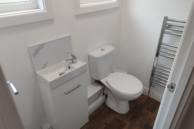 Room 4, 22, Woodhouse Road, Mansfield photo 3