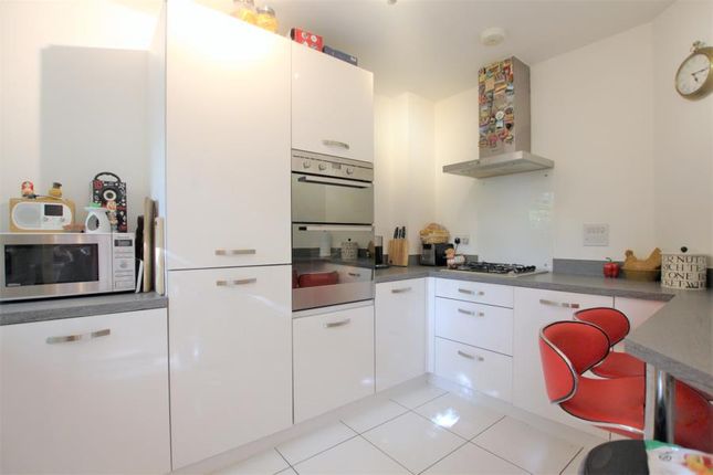 Hoad Crescent, Woking photo 3