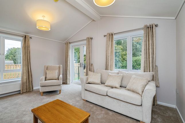 19, Waveney Park, Stuston Road, Diss photo 3