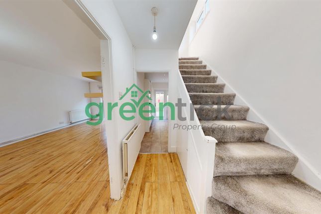 181, Hookfield, Harlow photo 4