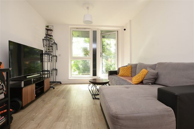 Marketfield Way, Redhill photo 4