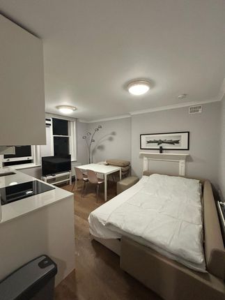 8, Cleveland Street, London photo 3