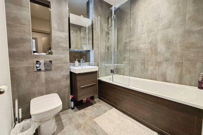 Flat 14, 18, Fairhaven Drive, Berkshire photo 5