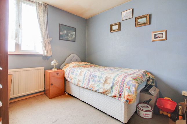 End terrace house for sale in Jermayns, Basildon