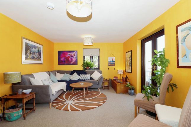 Flat for sale in Taylor Close, Kingswood, Bristol, Gloucestershire