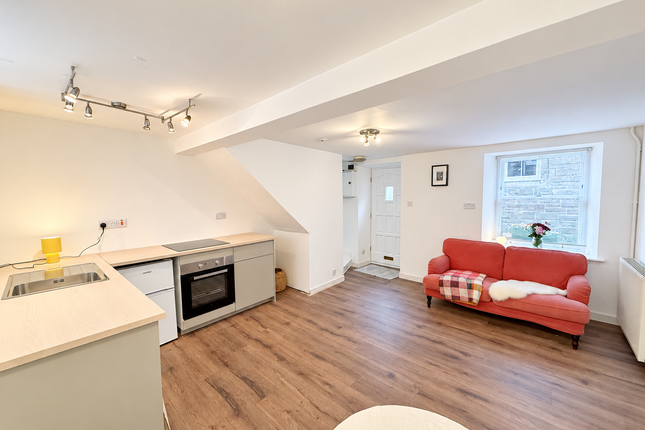 2, Meadow Place, Crieff photo 4