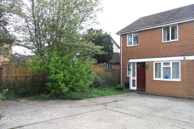 Thumbnail Property to rent in Harwich Close, Lower Earley