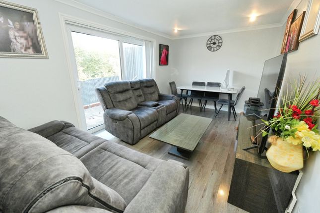 24, Kitswell Gardens, Birmingham photo 2