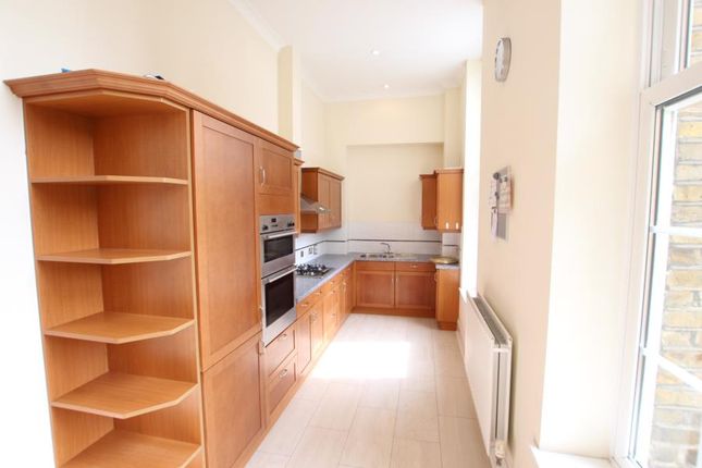 4, Florence Court, Woking photo 2