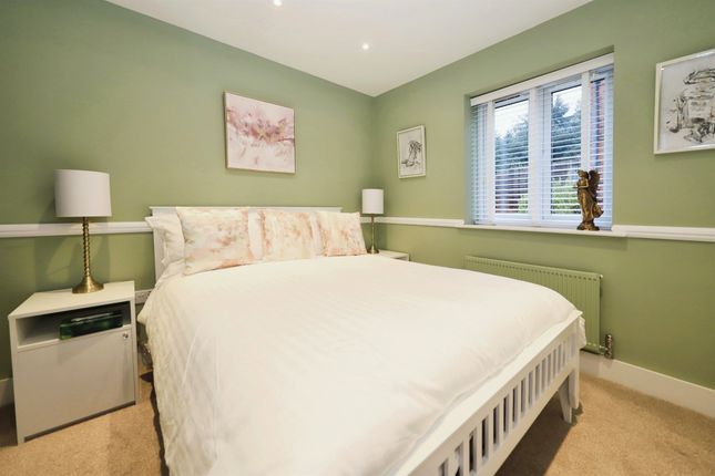 Flat for sale in Bennett Drive, Hagley, Stourbridge