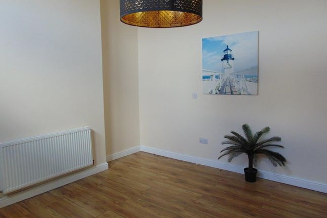 Flat to rent in 129 Colne Road, Burnley, Lancashire