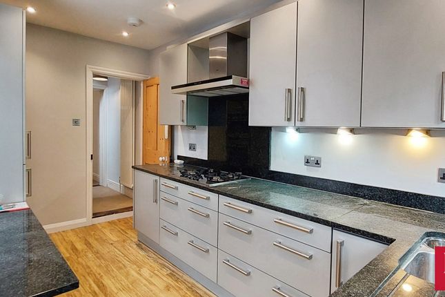 22, South Primrose Hill, Chelmsford, Essex photo 4