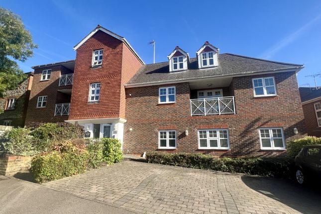 Thumbnail Flat for sale in Emlyn Lane, Leatherhead