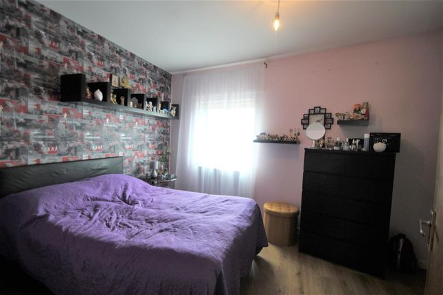 Flat 11, 2, Page Road, Bedfont photo 5