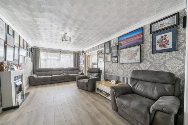 17, Tealsbrook, Swindon photo 2