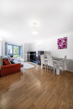 Flat to rent in Lewis Gardens, London