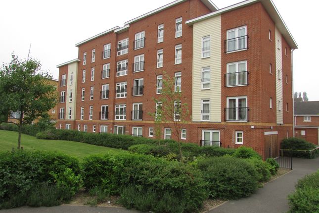 Thumbnail Flat to rent in Little Hackets, Havant, Hampshire