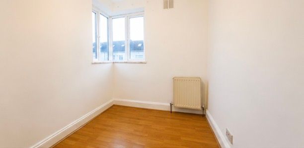 7, Gledwood Avenue, Hayes photo 4