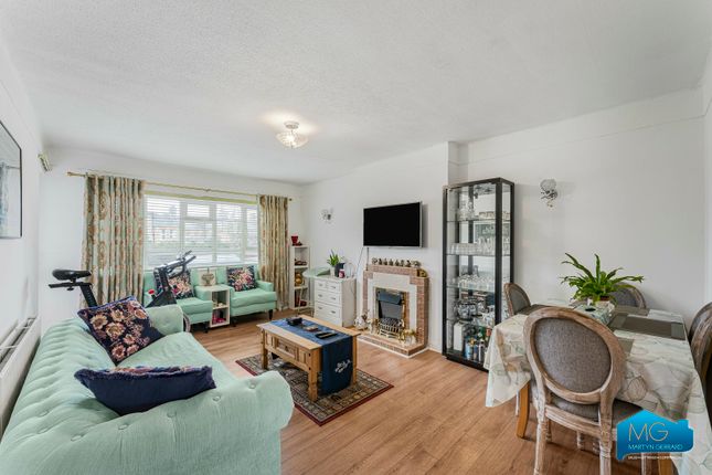Thumbnail Flat to rent in Grosvenor Court, Grosvenor Road, Finchley, London