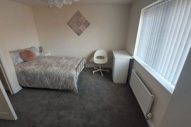 Property to rent in Lapwing Place, Coventry