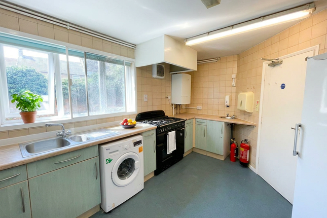 Room 7, 55 Whitfield Street, Newark photo 3