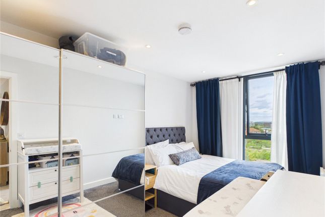 Apartment 602,, Regent Plaza, 84 Oldfield Road photo 3