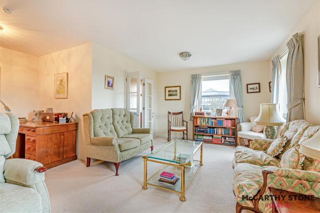 Flat for sale in Benedict Court, Western Avenue, Newbury, Berkshire