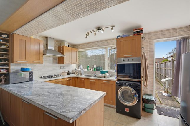 582, Hanworth Road, Hounslow photo 3