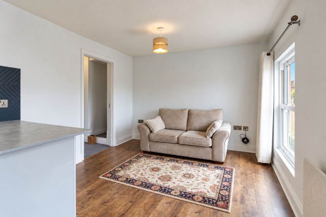 66b, High Street, Winslow photo 3