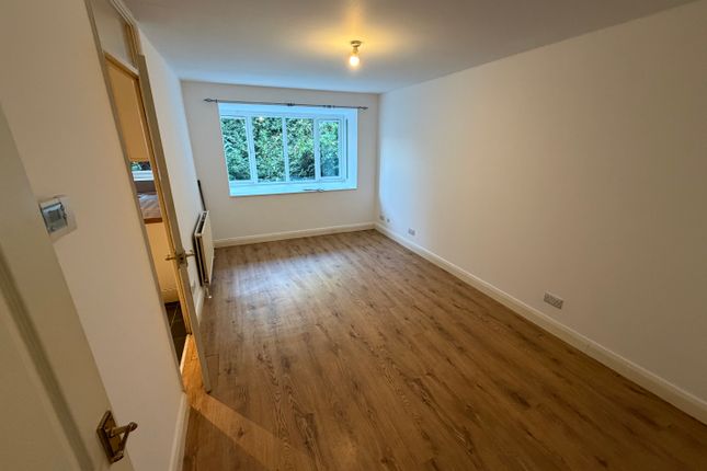 31, Silverbirch Close, London photo 4