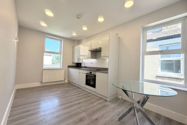 Flat 2 72, Capworth Street, Leyton  photo 2