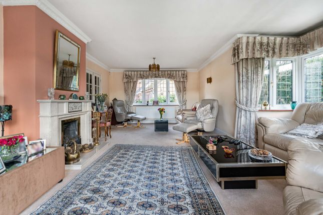2, Anners Close, Surrey photo 3