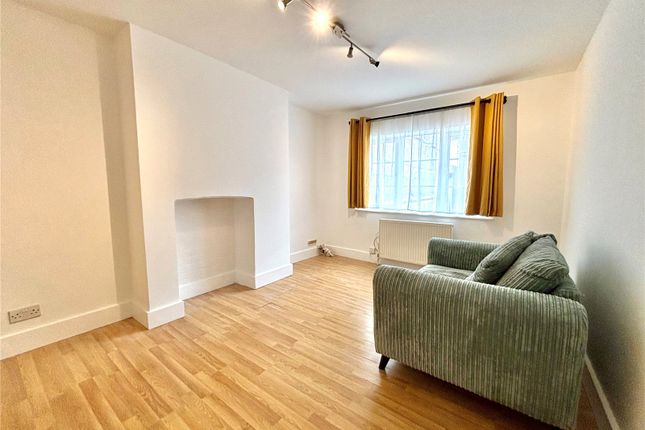 Flat 4, 4, Longdene Road, Surrey photo 2