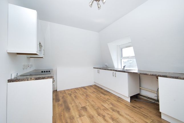 Flat 5, 25 Augusta Gardens, Kent photo 4