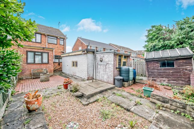 9, Wolley Gardens, Leeds photo 4