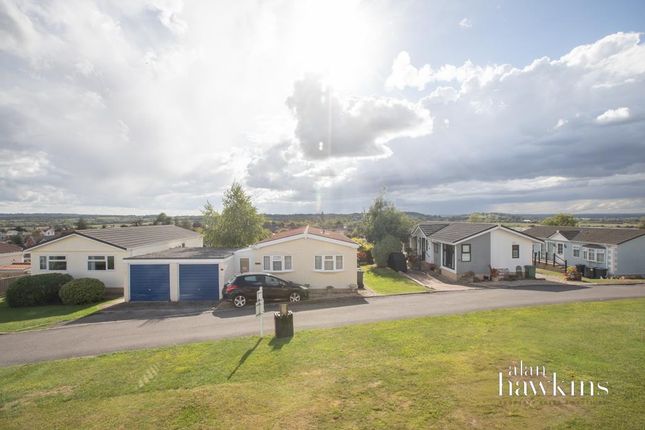 39 Orchard Park, Rope Yard, Royal Wootton Bassett photo 2
