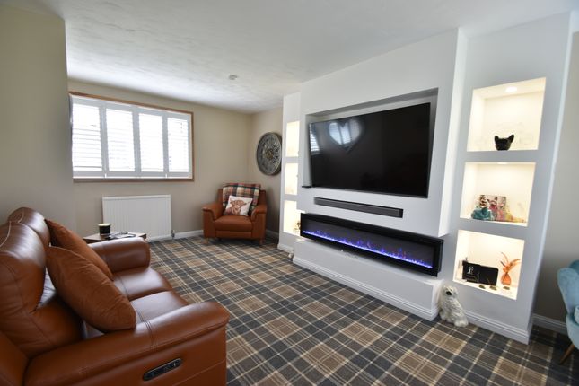 17, Briar Gardens, Whitburn photo 2