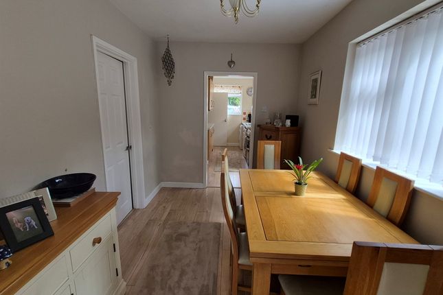 23, Swinbrook Road, Carterton photo 3