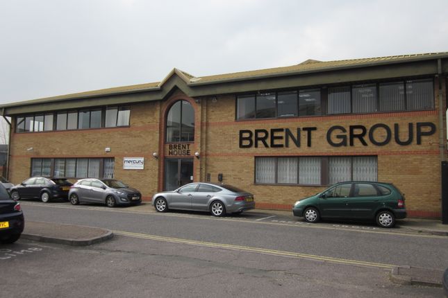 Office to let in Travellers Lane, Welham Green