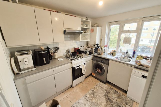 39XX, Commerce Road, Greater London photo 3