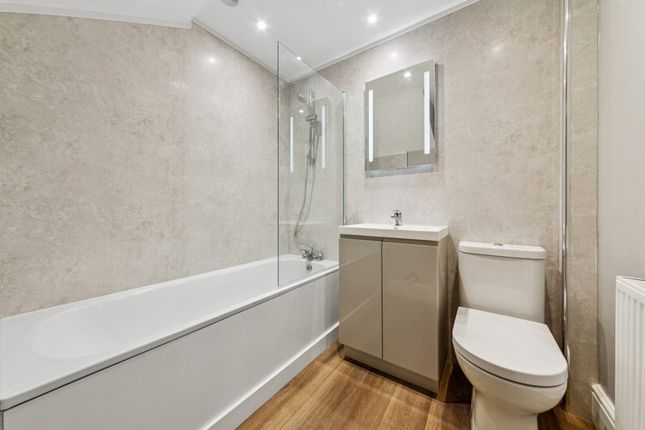 Flat 2, 5, St Stephen's Road, London photo 4
