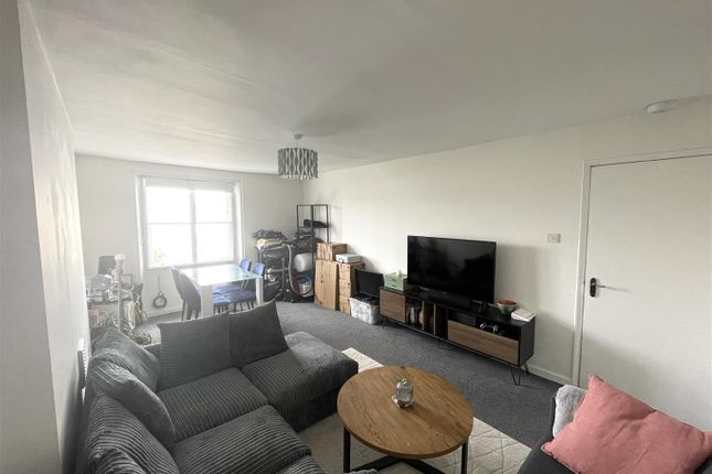 Third Floor Flat, 9, Belgrave Gardens, London photo 2
