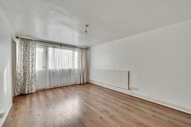 19, Midwood Close, London photo 2