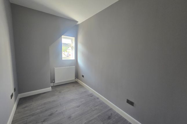 3A , Weylond Road, Dagenham photo 5