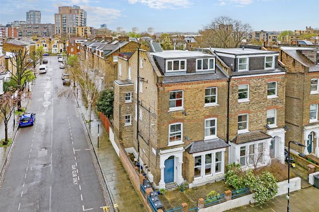 Thumbnail Flat for sale in Alexandra Grove, London