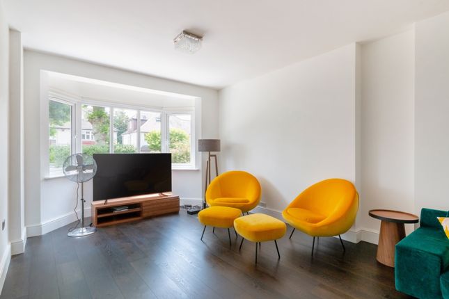 41, Sutherland Grove, London photo 4