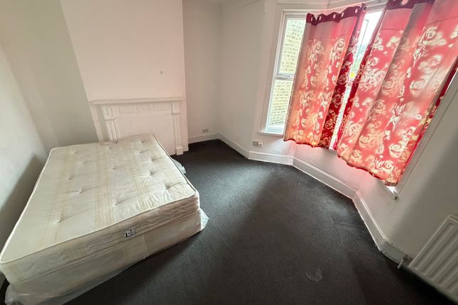 6 Cave Road, Cave Road, London photo 2