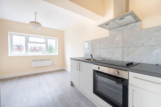 Maisonette to rent in Greenford, Perivale, Greenford