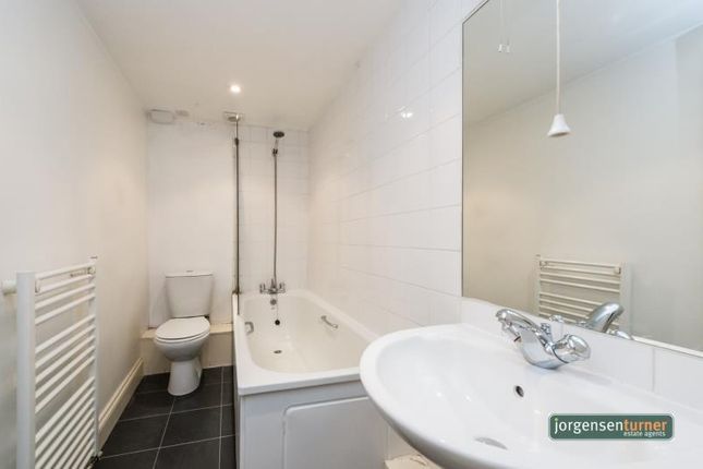 Flat to rent in The Vale, London